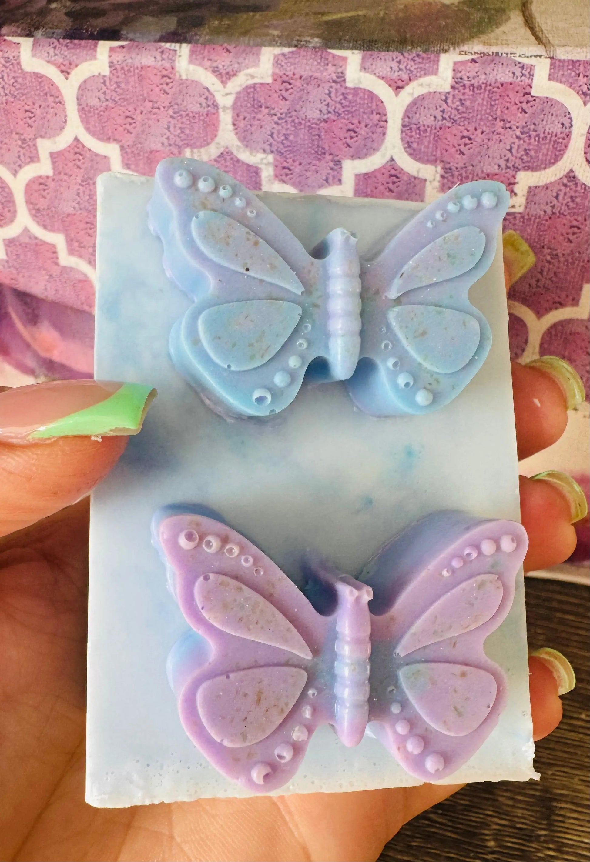 Oatmeal Shea Butter Soap | Gentle Exfoliating & Moisturizing Bar - White Out