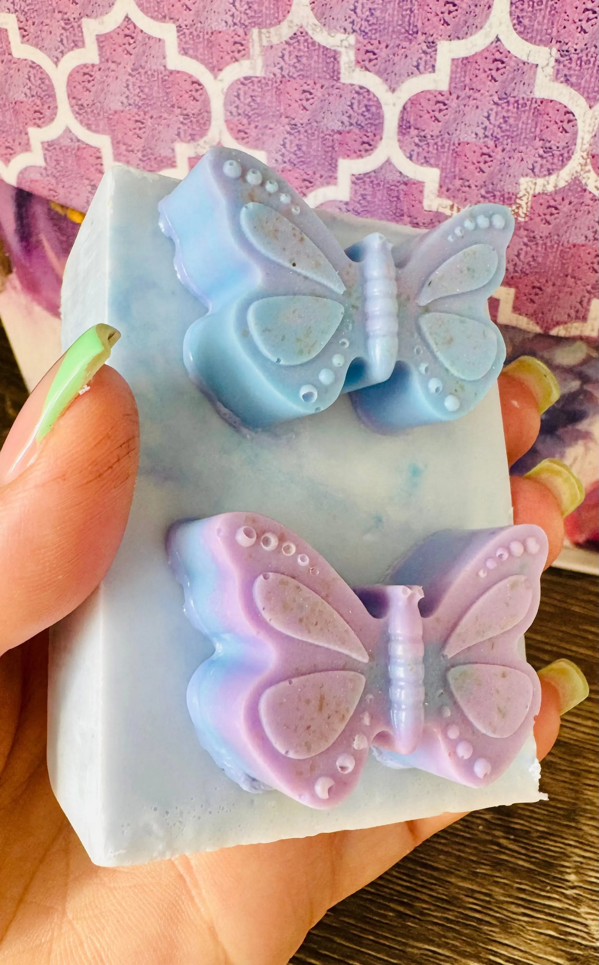 Oatmeal Shea Butter Soap | Gentle Exfoliating & Moisturizing Bar - White Out